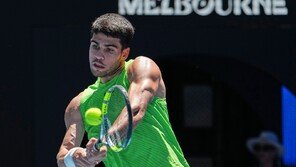 ‘테니스 1위’ 알카라스, 호주오픈 4강서 츠베레프 만난다