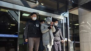 흉기로 지인 찌르고 금품 훔친 40대 “돈 때문에 범행”