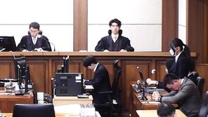 법원 “김건희, 청탁성 사치품으로 치장 급급” 징역 1년8개월