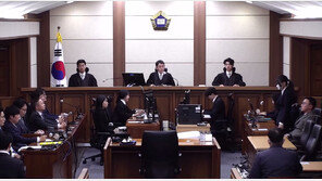 법원 “김건희, 청탁성 사치품으로 치장 급급” 징역 1년8개월