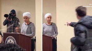 트럼프에 찍힌 소말리아계 女의원 ‘액체 테러’ 충격