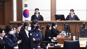 김건희, 1심 징역 1년8개월… 尹부부 동시 실형