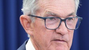 美연준, 트럼프 압박에도 금리 동결…연 3.5~3.75%