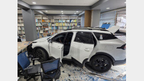 청주서 60대女 몰던 SUV, 건물 내부 돌진…인명 피해 없어