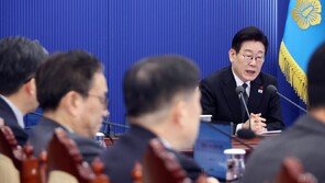 이 대통령 “부당한 외부공격 힘 모아야…국민 마음 모르면 댓글이라도 읽어야”