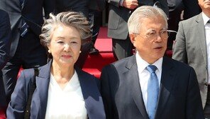 경찰, 김정숙 여사 ‘옷값 의혹’ 재수사 끝에 불송치 유지