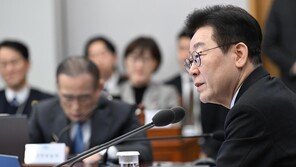 李, ‘로봇 반대’ 현대차 노조 향해 “거대한 수레 피할 수 없어”