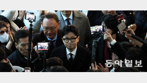 장동혁, 강성 지지층 결집 선택… 오세훈도 나서 “張 물러나라”