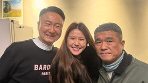 주영훈, 무표정 김건모와 인증샷 “눈 밑 지방 수술 같이 하자”