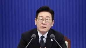 부동산 정책 “잘못한다” 40%, “잘한다” 26%…李지지율 60%