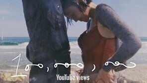 화사, ♡박정민도 알겠지…‘Good Goodbye’ MV 1억 뷰 돌파 