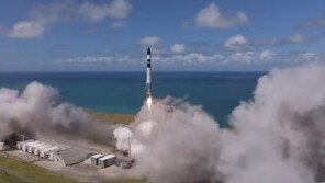 韓 초소형군집위성 검증기 우주로…3차 시도 만에 발사 성공