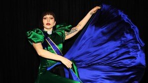 레이디 가가, 그래미 어워즈 무대 선다…‘이민자 가정’ 소신 발언도