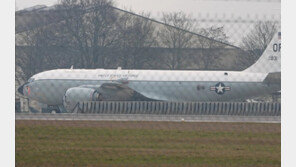 트럼프 이란 공습 경고 속…‘핵실험 탐지’ 美항공기 英 도착