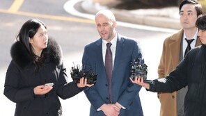 [속보]쿠팡 로저스 “정부와 협조해서 한 것…성실히 조사 받겠다”