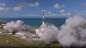 국내 첫 양산형 초소형 군집위성 검증기 발사·교신 성공