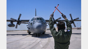 ‘사우디 방산 전시회’ 향하던 공군기, 엔진 이상에 日 비상착륙