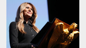 출연료 무려 406억원…다큐영화 홍보 나선 멜라니아