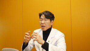 “어깨 아프면 약-주사 찾기보다 스트레칭부터”[베스트 닥터의 베스트 건강법]