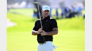 4년만에 PGA 복귀한 켑카, 컷 탈락 위기