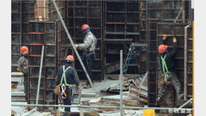 코스피 불장에도 실물경기 꽁꽁… ‘일자리 저수지’ 건설업 바닥