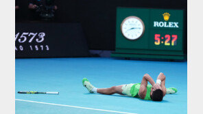 ‘세계 1위’ 알카라스, 호주오픈 결승행…조코비치와 트로피 두고 격돌