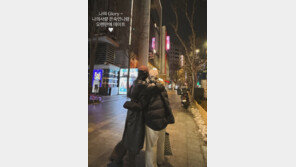 송혜교, 길거리 심야 데이트…“나의 사랑 은숙 언니랑”