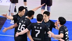 남자배구 현대캐피탈, OK저축 3-0 완파하고 선두 수성