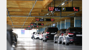 “비행기 표보다 구하기 어렵다”…설 연휴 공항 주차장 ‘대란’