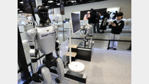 대형마트서 휴머노이드 로봇 판매