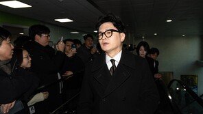 장외서 세 모으는 한동훈…6월 재보선 거쳐 여의도 입성 노리나