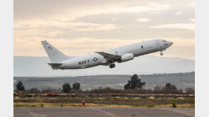 이란 영공 코앞에 뜬 美초계기… 하메네이 “공격땐 지역 전쟁”