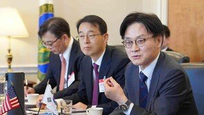 불 못끄고 온 김정관 “美 관세인상 조치 시작… 관보 준비”