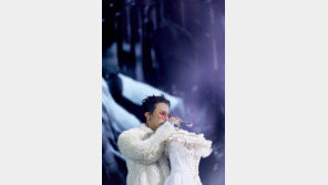 지드래곤, 佛 매료시킨 ‘국경 없는 예술’…자선 행사 2년 연속 대미