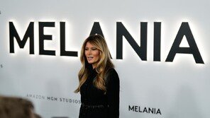 다큐 ‘멜라니아’ 깜짝 흥행… 사흘간 100억원 벌어