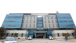 상가 여주인 노려 강도짓…목격자 찌르고 도주한 50대 검거