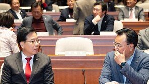 “의원 아닌 사람 왜 왔나” “내가 10살 이상 많아”… 정신 못차린 국힘