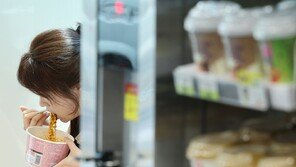 “작년 1600곳 문 닫았다”…편의점, 36년만의 첫 감소 ‘생존경쟁’