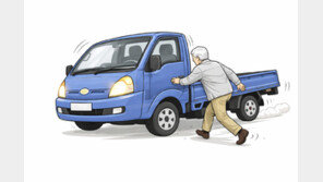 미끄러지던 화물차 세우려다…60대 의인 ‘하반신 마비’ 위기