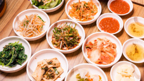 ‘반찬 무한리필’도 옛말?…자영업자 10명 중 4명 “돈 받아야”