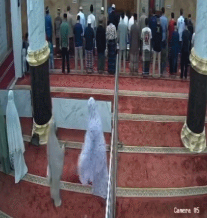 예배중 장난치다가 펜스 ‘쾅’…아이 죽어가는데 기도하는 척