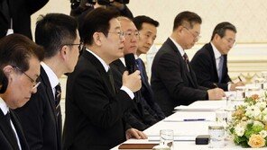 李대통령 “경제 생태계에 토끼 있어야 호랑이도 건강하게 살 수 있어”