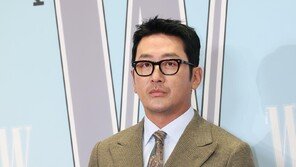 ‘7월 비연예인과 결혼설’ 하정우…“교제 중인 건 맞지만 화촉은 미정”