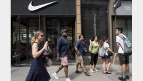 트럼프, 나이키 ‘백인 역차별’ 정조준…DEI 정책 전면 조사