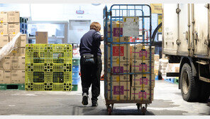 與 ‘대형마트 새벽배송’ 완화 추진에 소상공인단체 반발