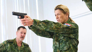 50대 네덜란드 왕비, 육군 예비군 입대…사격-밧줄등반 훈련도[지금, 이 사람]