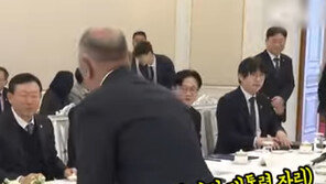 李대통령 자리 앉을 뻔한 정의선…“야망 있으시네” 빵터진 현장