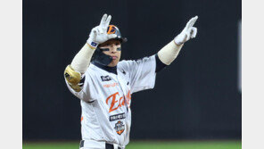 ‘FA 미아’ 위기 몰렸던 손아섭, 연봉 1억에 한화 잔류