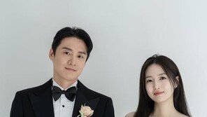 ‘둘째 임신’ 김소영♥오상진, 결혼 10주년 화보 “눈맞춤 민망”