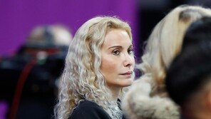 ‘도핑 물의’ 피겨 발리예바 전 코치, 밀라노 올림픽 참가해 ‘논란’